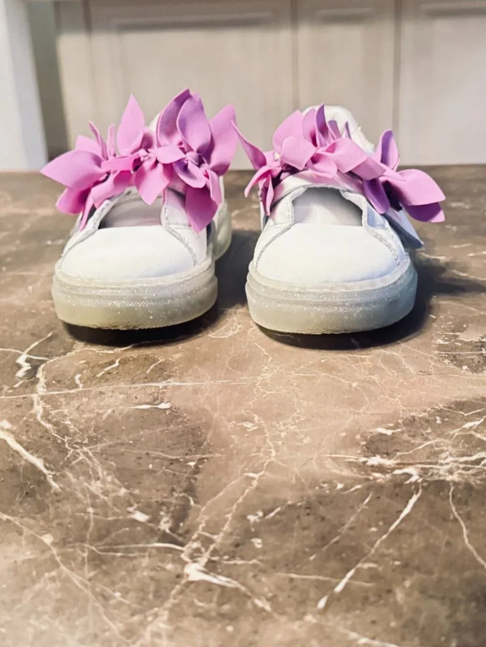 MONA LISA GIRL'S WHITE LEATHER SNEAKERS WITH LAVENDER PETALS, LOOP & HOOK